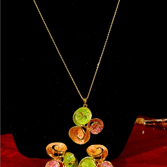 Titanium 3pcs Gold Jewelry Set Necklace Pendant & Earrings - Picture 5 of 6